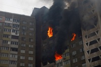 Армия РФ нанесла удар по жилому дому в Киеве