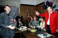Фото с Жириновским и двойником Гитлера