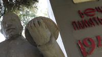 В Мордовии рашисты установили памятник с вывернутой рукой и шестью пальцами